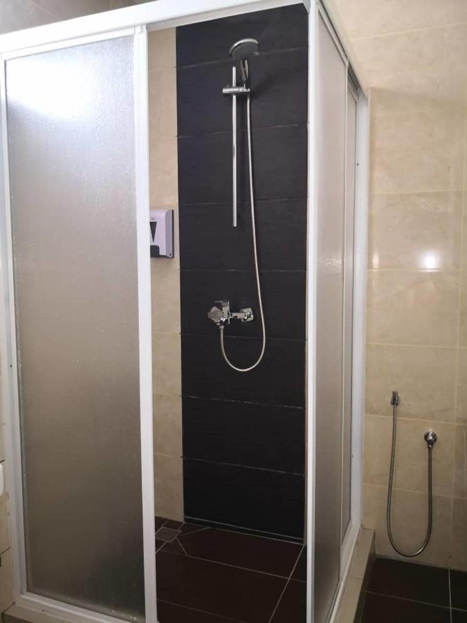 Walk In Hotel Kota Kinabalu Exterior foto